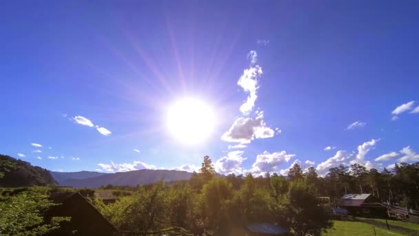 Fjällbyns timelapse på sommaren eller hösten. Vild asiatisk natur och landsbygd. — Stockvideo