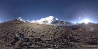 Kala Patthar üzerinde 360 vr panoramik gün batımı manzarası. Everest Dağı ve Khumbu Vadisi, Himalayalar 'ın Nepal' i. Gorak Shep