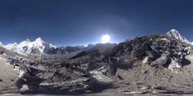 Kala Patthar üzerinde 360 vr panoramik gün batımı manzarası. Everest Dağı ve Khumbu Vadisi, Himalayalar 'ın Nepal' i. Gorak Shep