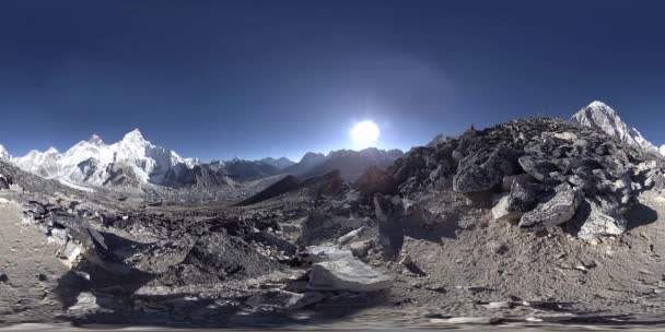 360 vr panoramautsikt över solnedgången över Kala Patthar. Mount Everest och Khumbu dalen, Nepal i Himalaya. Gorak Shep Ordförande — Stockvideo