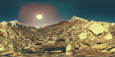 Khumbu Buzulu 'ndaki Everest Üssü' nün 360. Khumbu Vadisi, Sagarmatha Ulusal Parkı, Himalayalar 'ın Nepal' i. Gorak Shep yakınlarındaki EBC rotası.