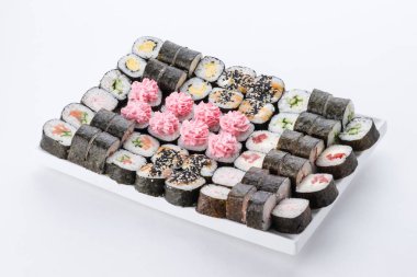 Japon Gıda Restoran, sushi maki gunkan rulo levha veya plakalı ayarlayın. Sushi seti ve kompozisyon