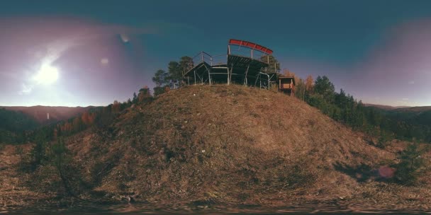 Realidad virtual de 4K 360 VR de una hermosa escena de montaña en otoño. Montañas rusas salvajes . — Vídeo de stock
