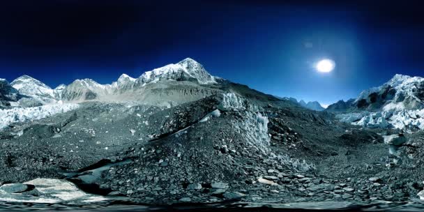 360 vr do acampamento base do Everest no glaciar Khumbu. Vale do Khumbu, parque nacional de Sagarmatha, Nepal dos Himalaias. Via de via EBC perto de Gorak Shep. — Vídeo de Stock