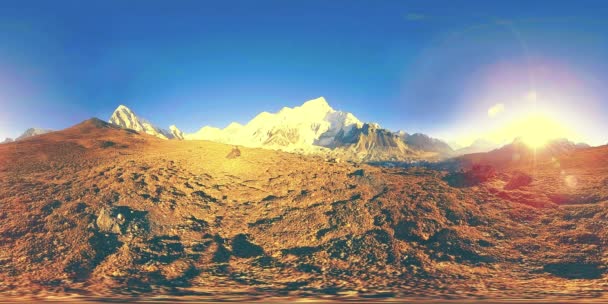 360 vr vista panorâmica do pôr do sol sobre Kala Patthar. Monte Everest e vale do Khumbu, Nepal dos Himalaias. Gorak Shep — Vídeo de Stock
