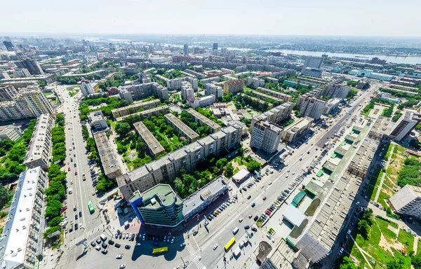 Stadtansichten aus der Luft. Stadtlandschaft. Kopterschuss. Panorama-Bild. — Stockfoto