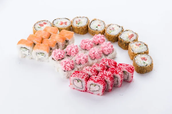 Restaurante de comida japonesa, plato de rollo de sushi maki gunkan o set de platos. Conjunto y composición de sushi —  Fotos de Stock