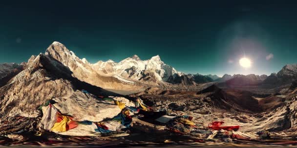 360 vr vista panoramica sul tramonto su Kala Patthar. Monte Everest e valle del Khumbu, Nepal dell'Himalaya. Gorak Shep — Video Stock