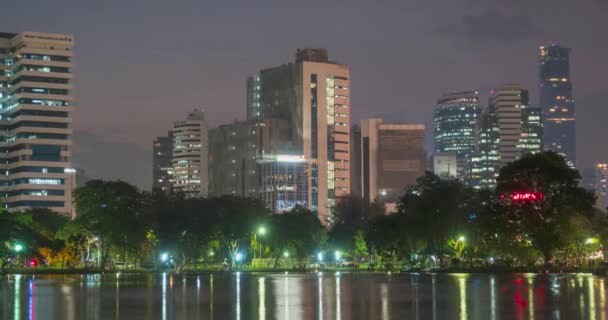 Lumpini Park, Bangkok, Thailand. DEZ 2018 — Stockvideo