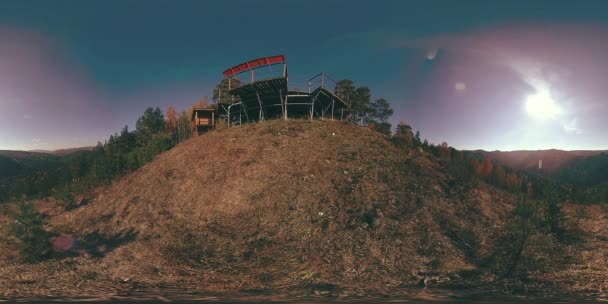 4K 360 VR Realidade virtual de uma bela cena de montanha no outono. Montanhas russas selvagens . — Vídeo de Stock