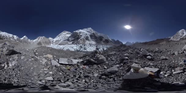 360 vr obozu Everest Base na lodowcu Khumbu. Dolina Khumbu, Park Narodowy Sagarmatha, Nepal Himalajów. Trasa toru EBC w pobliżu Gorak Shep. — Wideo stockowe