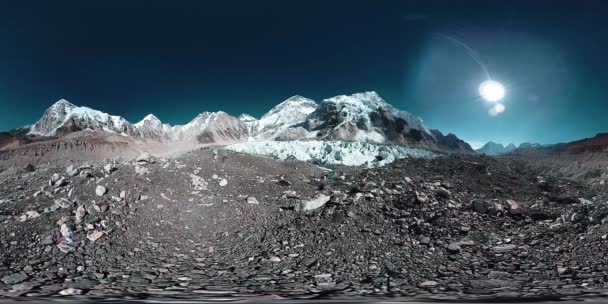 360 v van het Everest Basiskamp op de Khumbu gletsjer. Khumbu vallei, Sagarmatha nationaal park, Nepal van de Himalaya. EBC track route bij Gorak Shep. — Stockvideo