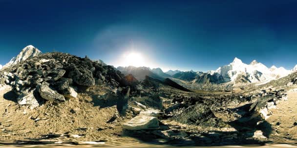 360 vr vista panorámica de la puesta del sol sobre Kala Patthar. Monte Everest y valle de Khumbu, Nepal del Himalaya. Gorak Shep. — Vídeos de Stock