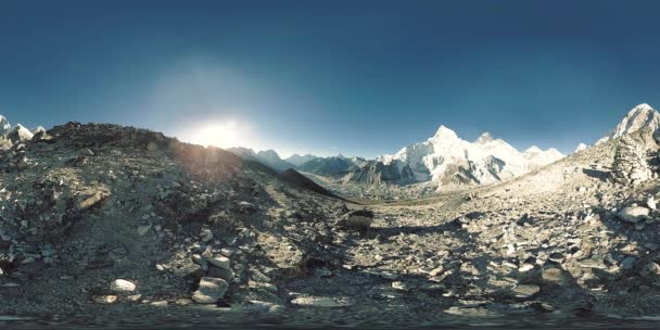360 vr vista panorámica de la puesta del sol sobre Kala Patthar. Monte Everest y valle de Khumbu, Nepal del Himalaya. Gorak Shep. — Vídeo de stock