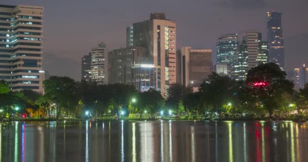 Lumpini Park, Bangkok, Thailand. DEZ 2018 — Stockvideo