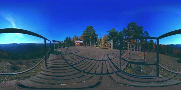 4k 360 Vr virtual Reality för en härligt berg scen på höstens gång. Vilda ryska berg. — Stockvideo