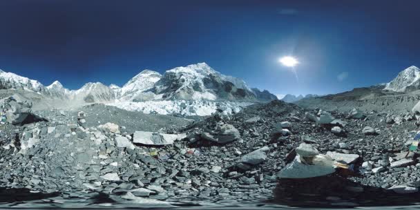 360 v van het Everest Basiskamp op de Khumbu gletsjer. Khumbu vallei, Sagarmatha nationaal park, Nepal van de Himalaya. EBC track route bij Gorak Shep. — Stockvideo