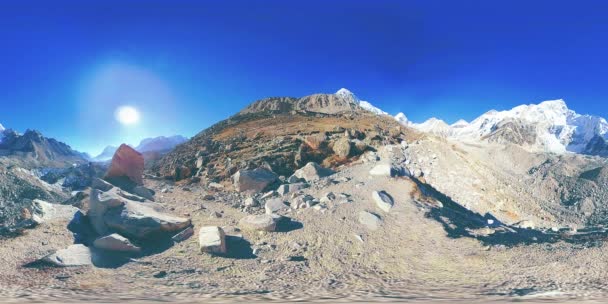 360 vr del campamento base del Everest en el glaciar Khumbu. Valle de Khumbu, parque nacional de Sagarmatha, Nepal del Himalaya. EBC cerca de Gorak Shep. — Vídeo de stock