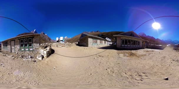 4K VR of Dingboche and Pheriche village in Nepal, basic point of everest base camp track. EBC. Buddhist stupa on mountain. — Stock Video