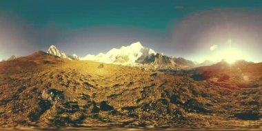 Kala Patthar üzerinde 360 vr panoramik gün batımı manzarası. Everest Dağı ve Khumbu Vadisi, Himalayalar 'ın Nepal' i. Gorak Shep