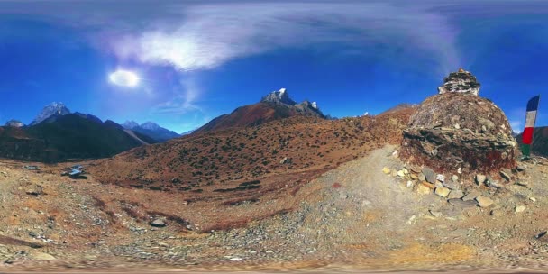 4K VR of Dingboche and Pheriche village in Nepal, basic point of everest base camp track. EBC. Buddhist stupa on mountain. — Stock Video