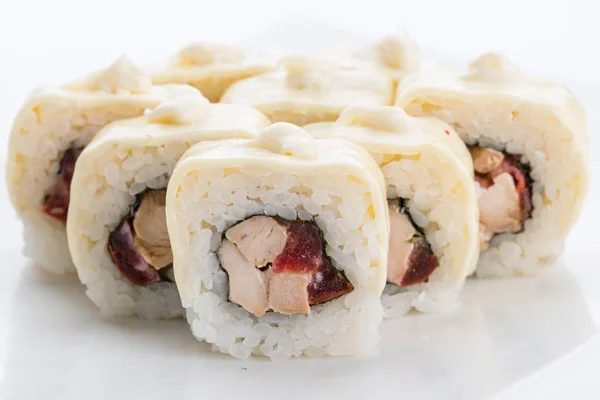 Restaurante de comida japonesa, prato de sushi maki gunkan roll ou platter set. Conjunto de sushi e composição — Fotografia de Stock