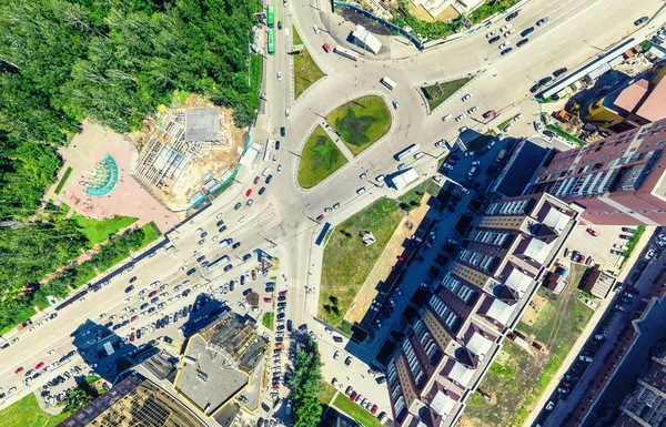 Vista aérea de la ciudad. Paisaje urbano. Disparo de helicóptero. Imagen panorámica. —  Fotos de Stock