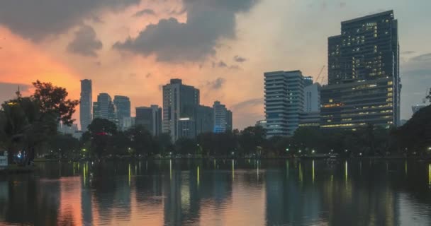 Lumpini Park, Bangkok, Thailand. DEZ 2018 — Stockvideo