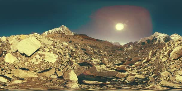 360 v van het Everest Basiskamp op de Khumbu gletsjer. Khumbu vallei, Sagarmatha nationaal park, Nepal van de Himalaya. EBC track route bij Gorak Shep. — Stockvideo