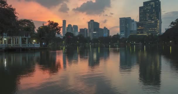 Lumpini Park, Bangkok, Thailand. DEZ 2018 — Stockvideo