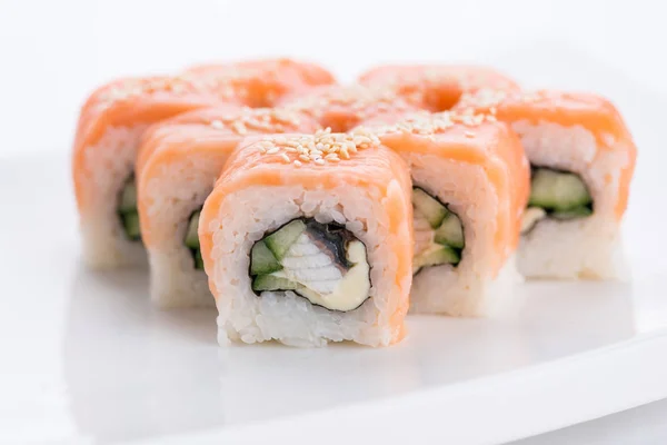 Restaurante de comida japonesa, prato de sushi maki gunkan roll ou platter set. Conjunto de sushi e composição — Fotografia de Stock