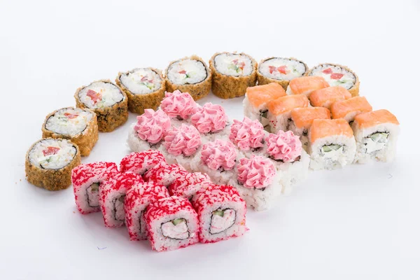 Restaurante de comida japonesa, plato de rollo de sushi maki gunkan o set de platos. Conjunto y composición de sushi —  Fotos de Stock
