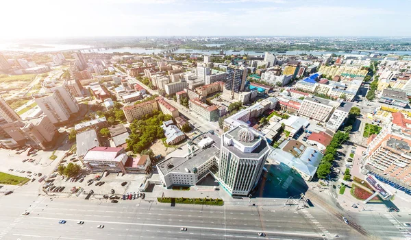 Flygfoto med vägar, hus och byggnader. — Stockfoto