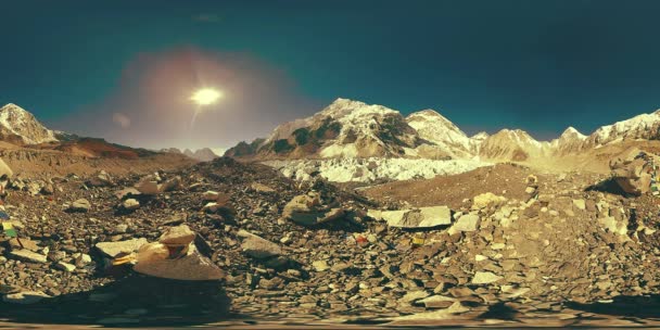 360 v van het Everest Basiskamp op de Khumbu gletsjer. Khumbu vallei, Sagarmatha nationaal park, Nepal van de Himalaya. EBC track route bij Gorak Shep. — Stockvideo