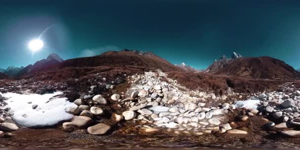 4K VR de Dingboche et le village de Pheriche au Népal, point de base de la piste de camp de base jamais est. EBC. Stupa bouddhiste sur la montagne. — Video