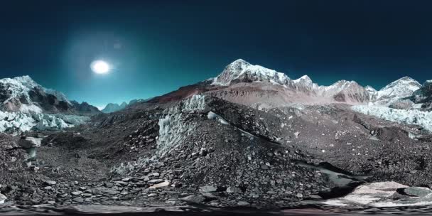 360 v van het Everest Basiskamp op de Khumbu gletsjer. Khumbu vallei, Sagarmatha nationaal park, Nepal van de Himalaya. EBC track route bij Gorak Shep. — Stockvideo