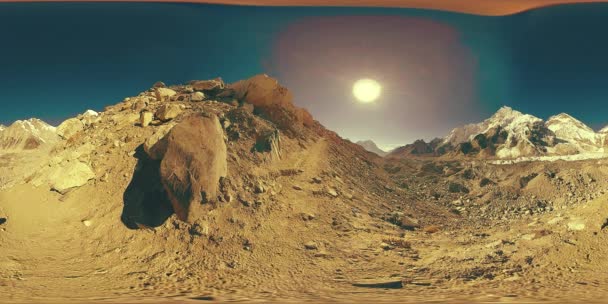 360 vr av Everests basläger vid Khumbu glaciär. Khumboudalen, Sagarmatha nationalpark, Nepal i Himalaya. EBC spårväg nära Gorak Shep. — Stockvideo