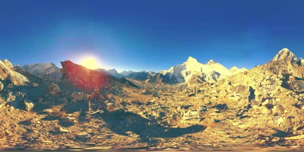 360 vr Blick auf den Sonnenuntergang über Kala Patthar. Mount Everest und Khumbu-Tal, Nepal im Himalaya. Gorak Shep — Stockvideo