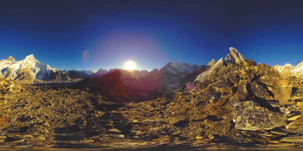Uhd 4k 360 Vr a Mount Everest arany naplemente időeltolódásából. A napfény a csúcson — Stock videók