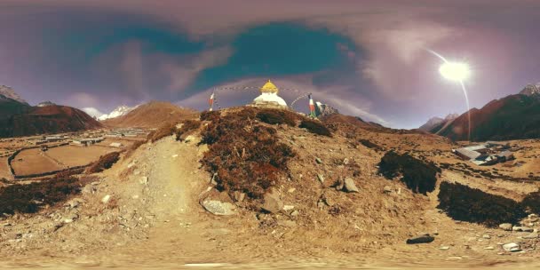 Nepal 'deki Dingboche ve Pheriche köyünün 4K VR' si, Everest ana kamp alanının temel noktası. EBC. Dağdaki Budist aptallığı.. — Stok video