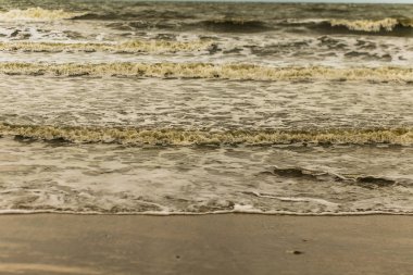 Daha önce denizde bulutlu fırtına yağmurlu. Fırtına fırtına bulutu denizden. Muson sezonu