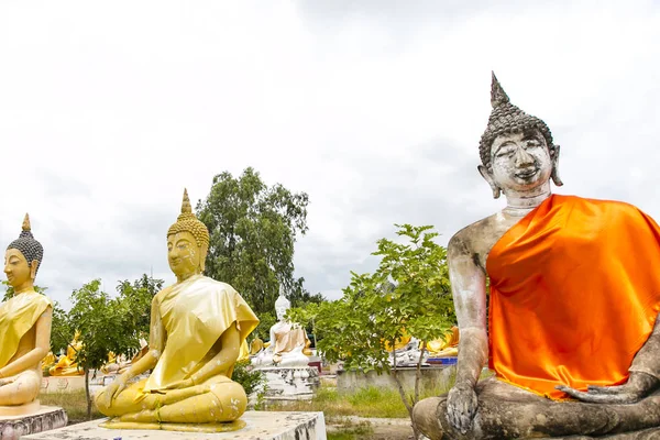 Budda Posąg Niebieski Niebo Wat Phai Rong Wua Suphanburi Tajlandia — Zdjęcie stockowe