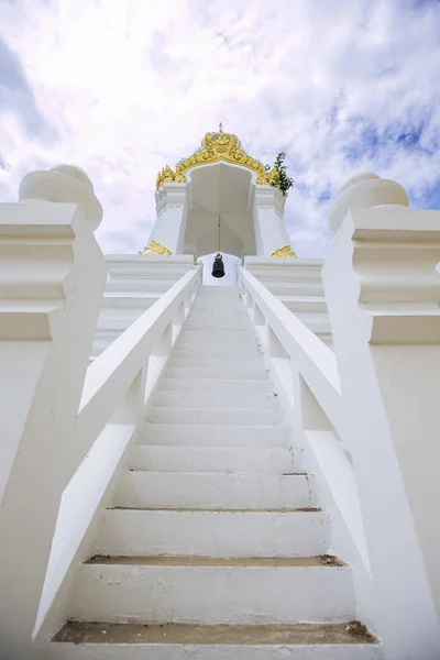 Concept Réussite Escalier Sur Nuage — Photo