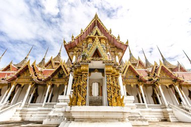 Ubosot yatırım getirisi Yord, Wat Phai Rong Wua,: Suphanburi, Thailand.