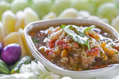 Sebzeler ile Chili yengeç yumurtası