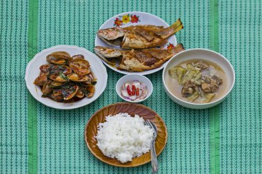 Tayland yemeği tarzı, pirinçli kahvaltı.