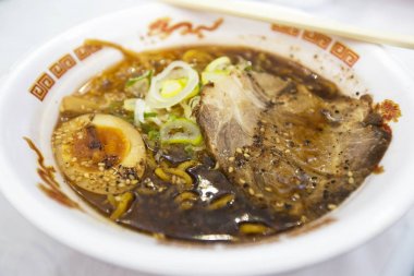 Domuz Kemik Bazlı Çorba ile Ramen