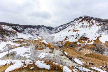 Hokkaido Jigokudani Çarpıcı manzara, Japonya. Kış sezonu
