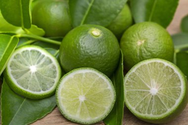 Limon meyveli limon ağacı taze ve ekşi tadı olan bir meyvedir, çeşitli gıdalara işlenebilir ve tıbbi özellikleri de vardır.