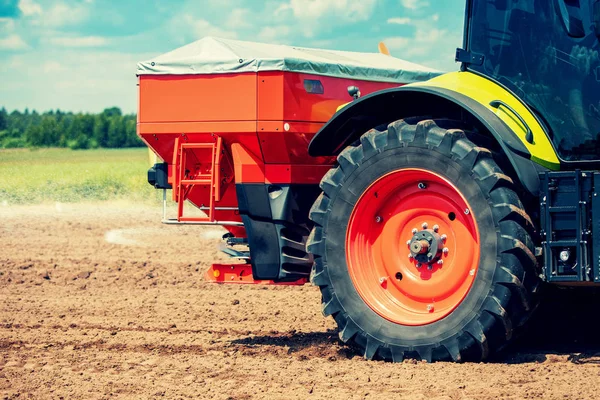 Tracteur Fertiliser Champ Avec Engrais Granulaire — Photo